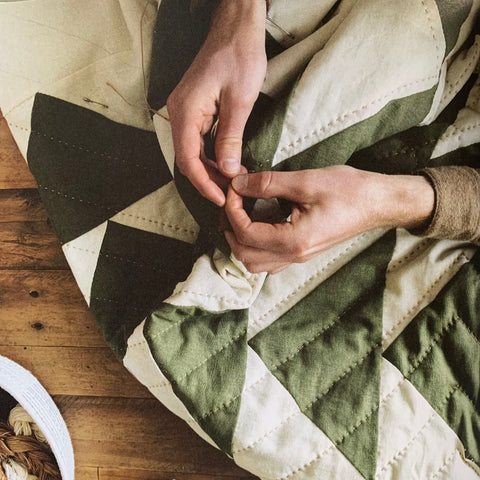 Quilting by Hand Hand-Crafted Modern Quilts and Accessories for You and Your Home Riane Elise