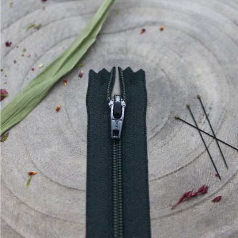 ATELIER BRUNETTE • Standard 20cm Zip • Forest