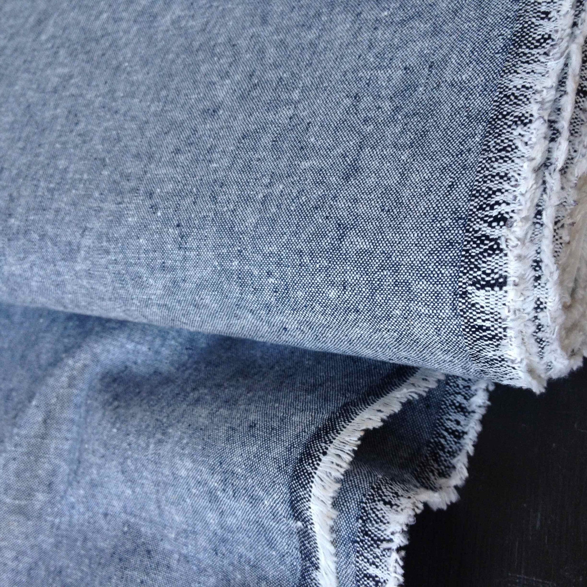 Robert Kaufman's Yarn Dyed Essex Linen in Indigo Navy