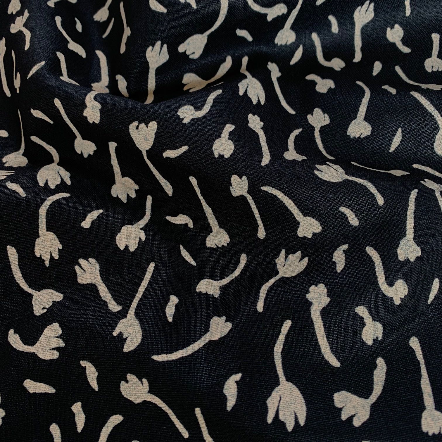 Anna Graham Riverbend Seeds Essex Linen Fabric Black