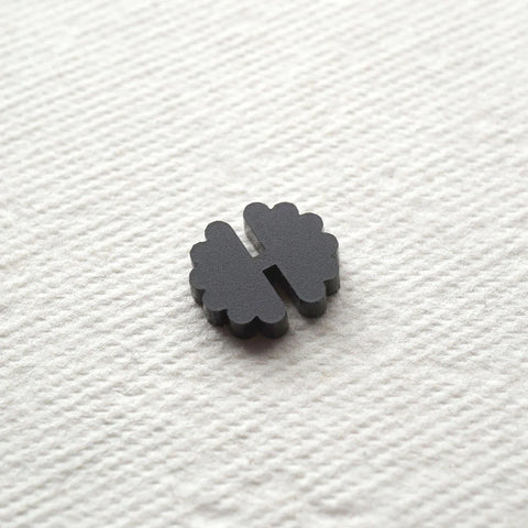 ARROW MOUNTAIN • FLOWER ACRYLIC BUTTONS • Black • 12mm X 14mm