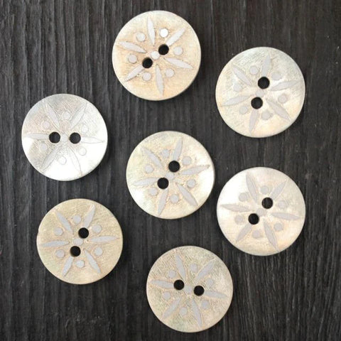 FLORAL AGOYA SHELL BUTTONS • White • 23mm
