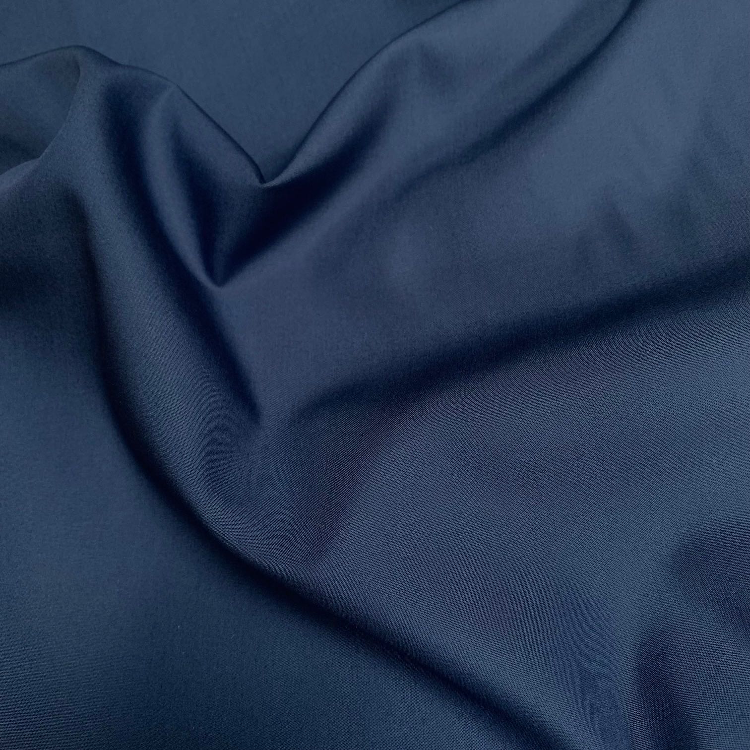 ROBERT KAUFMAN • Combed Cotton Poplin Fabric • Navy